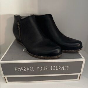 Leyla Burnished Nubuck Black Shoes